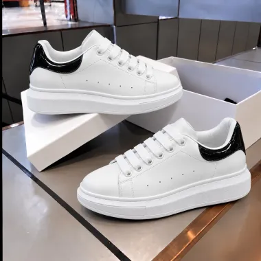 Adidasi barbati casual, albi cu negru sireturi albe k99