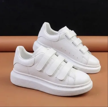 Adidasi barbati casual albi cu arici XO