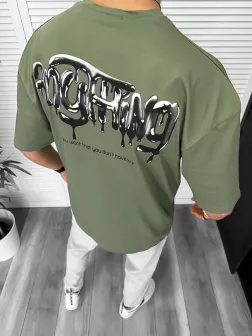 Tricou barbati kaki, cu imprimeu pe spate, oversize 11818 O5-6.1 Tricou barbati kaki, cu imprimeu pe spate, oversize 11818 O5-6.1