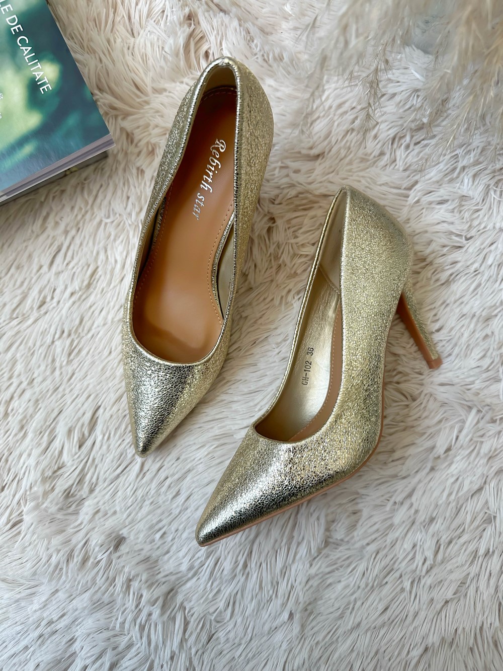 Pantofi eleganti dama cu toc subtire aurii 102