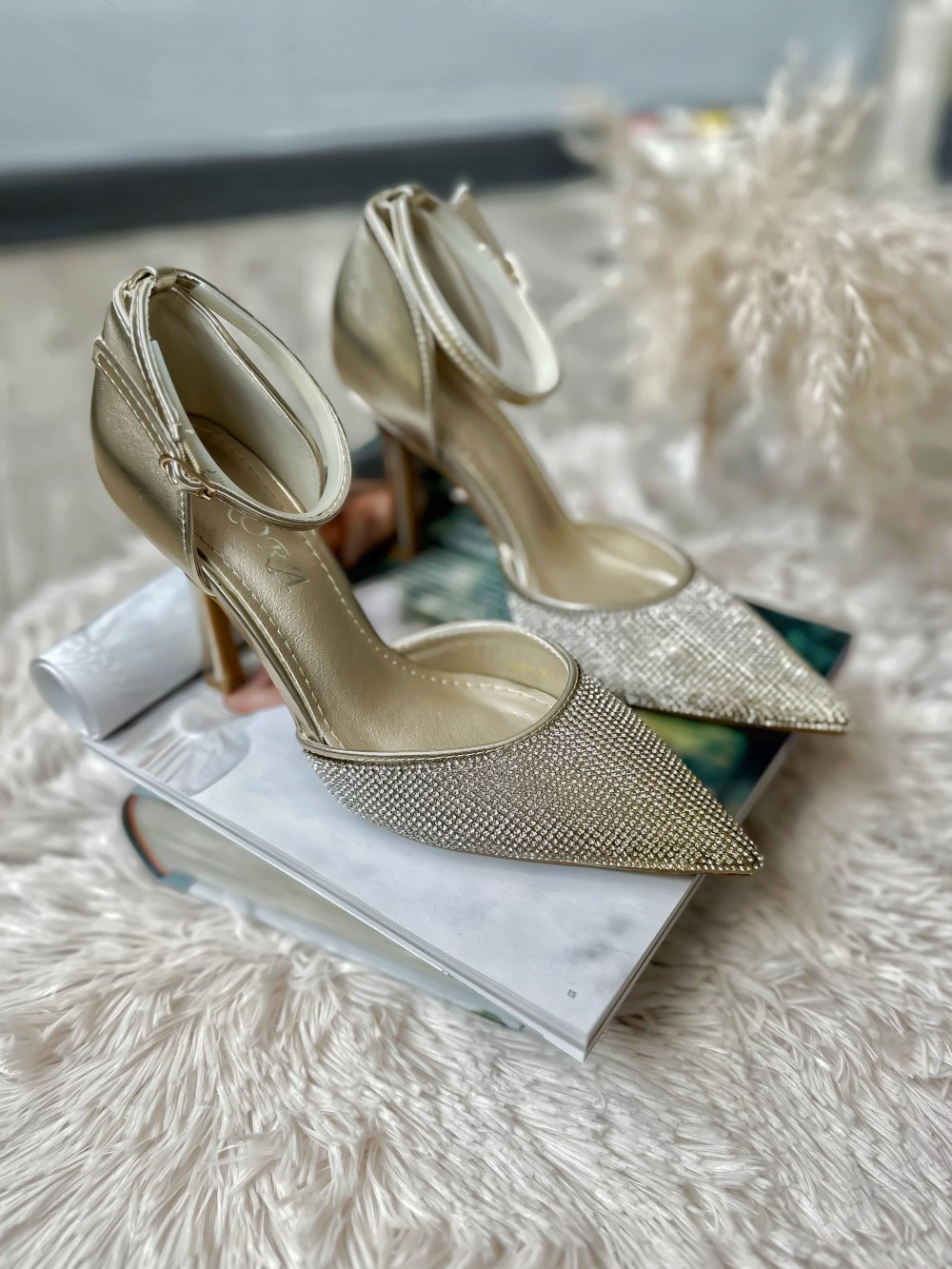 Pantofi eleganti dama cu toc subtire aurii GQ07