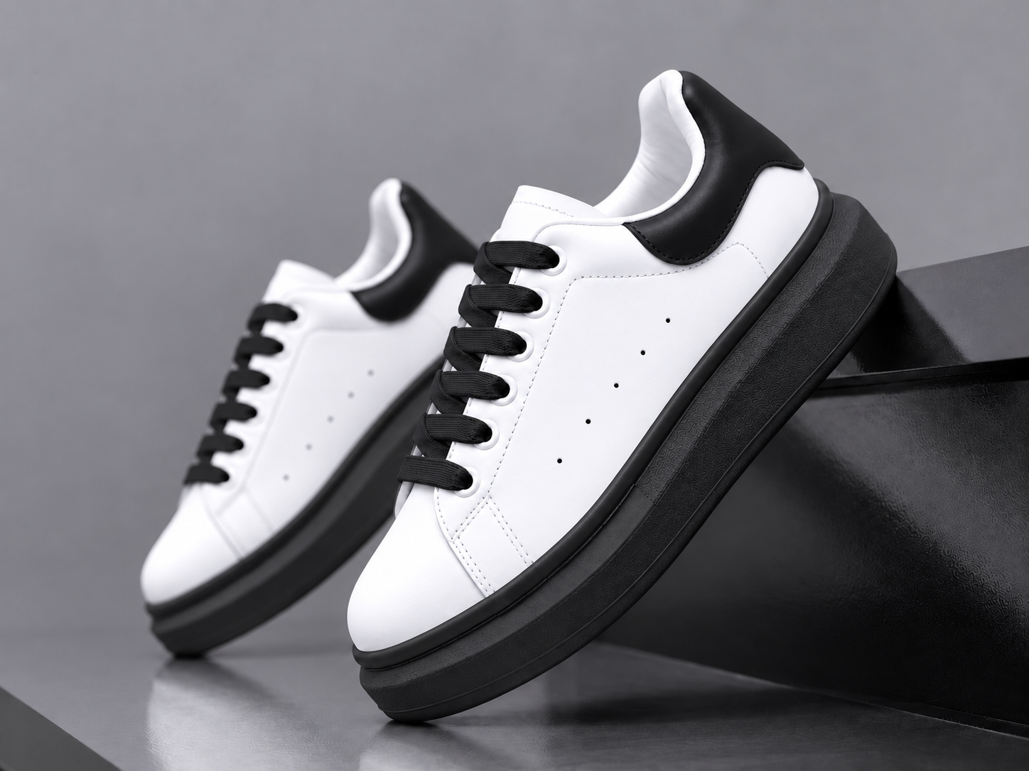 Adidasi barbati casual albi cu sireturi negre 6607