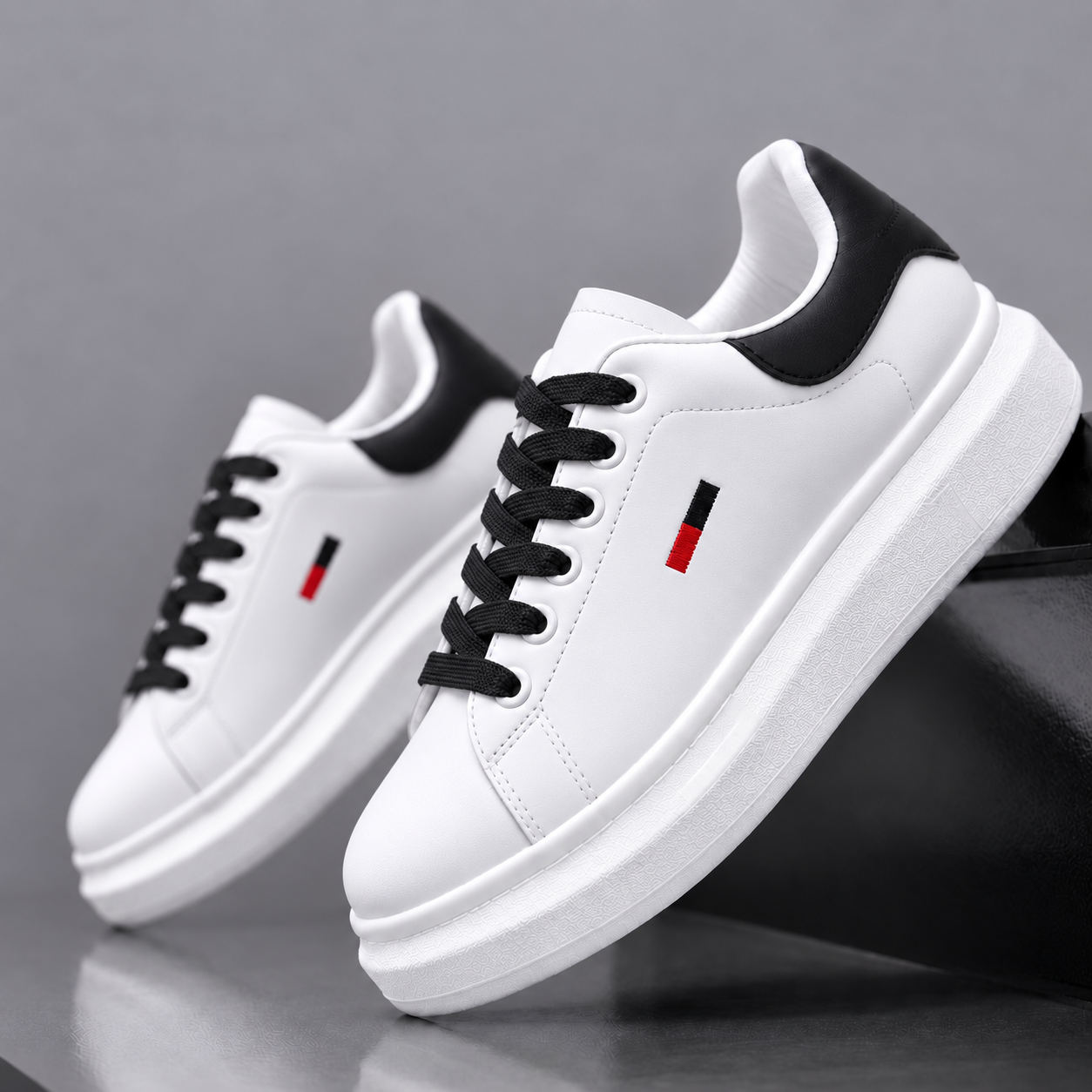 Adidasi barbati casual albi cu sireturi negre 6623