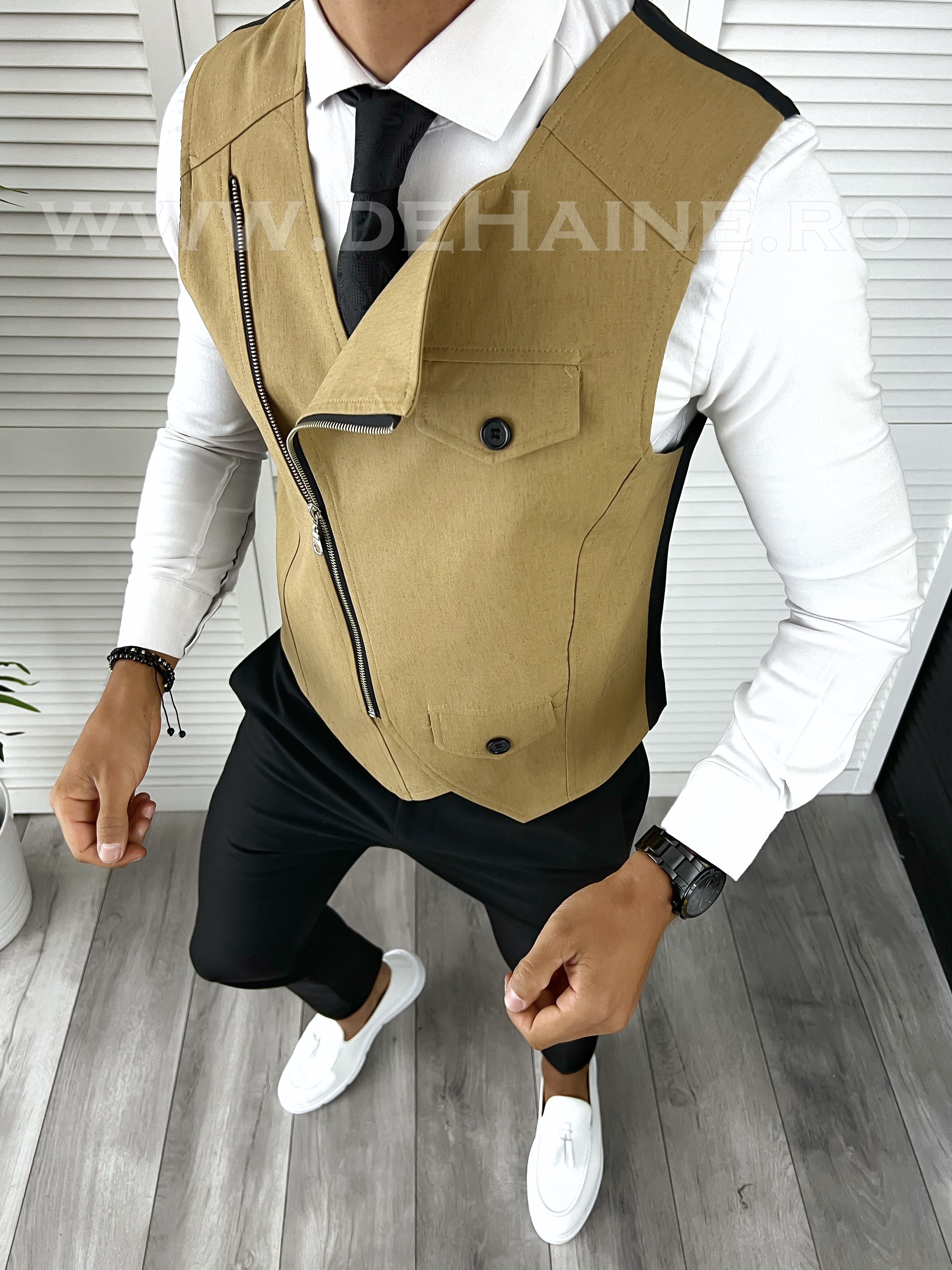 Vesta barbati eleganta slim fit maro deschis v56 e 140-3