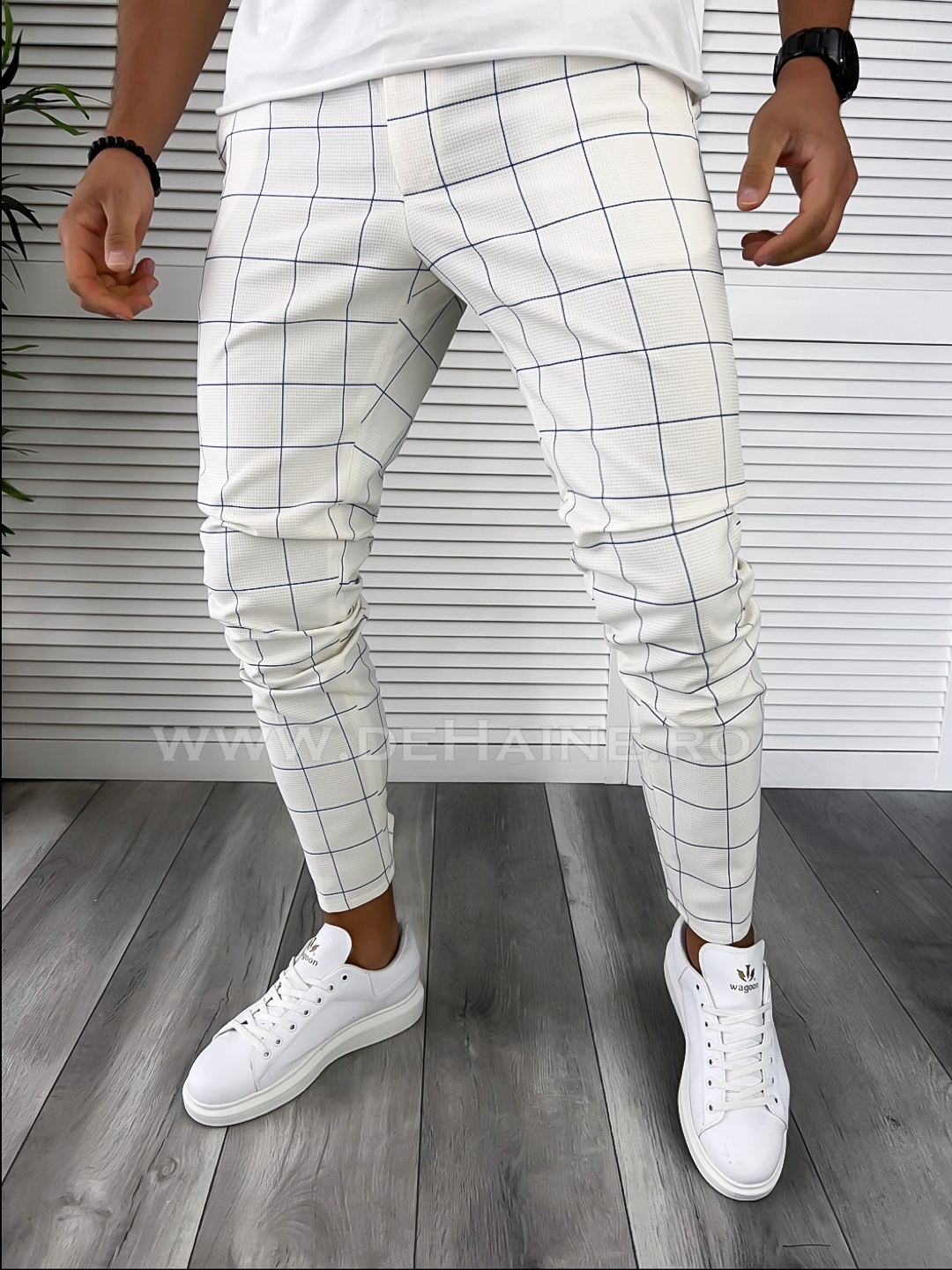 Pantaloni barbati casual albi in carouri B8005 E