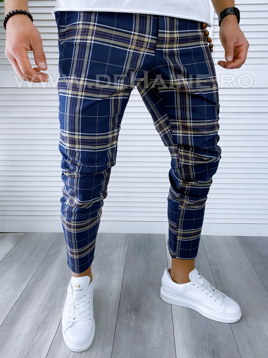 Poze Pantaloni barbati casual regular fit in carouri B1741 14-1 E