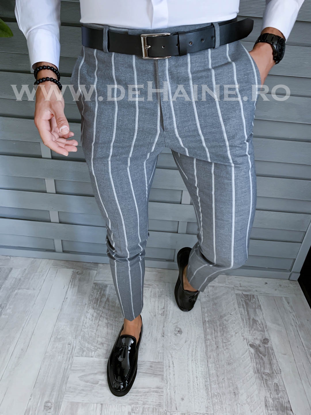 Pantaloni barbati eleganti gri in dungi B1644 U2